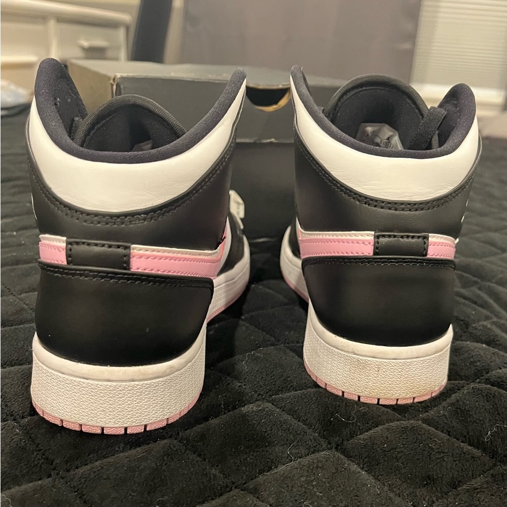 ⚠️SOLD⚠️Air Jordan 1 Mid Leather Shoes White / Arctic Pink / Black  Size 8 - Picture 9 of 14